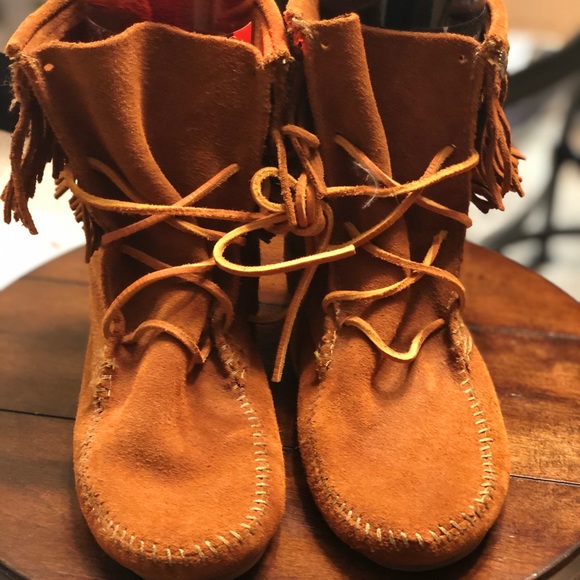 Minnetonka Shoes - Minnetonka moccasin boots